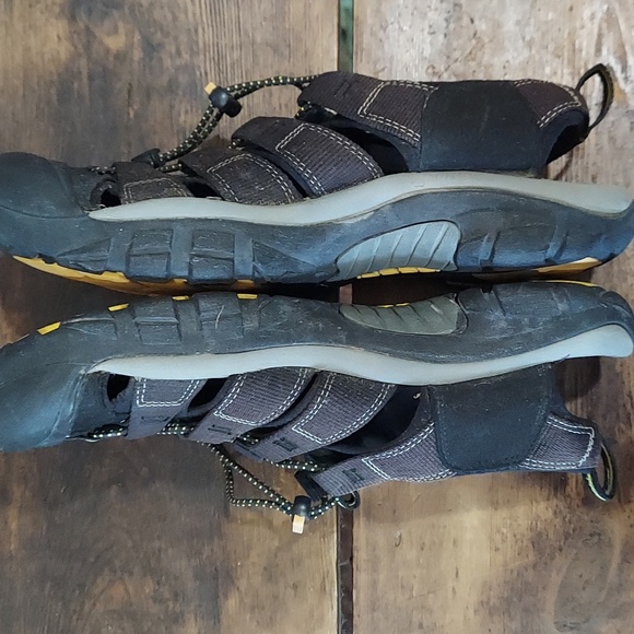 Keen Brown and Black Hiking Outdoor Sandals Men or Women - Picture 6 of 8